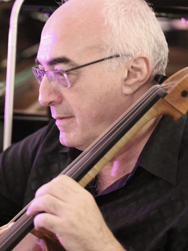 Alexander Kaganovsky in profile, playing the cello